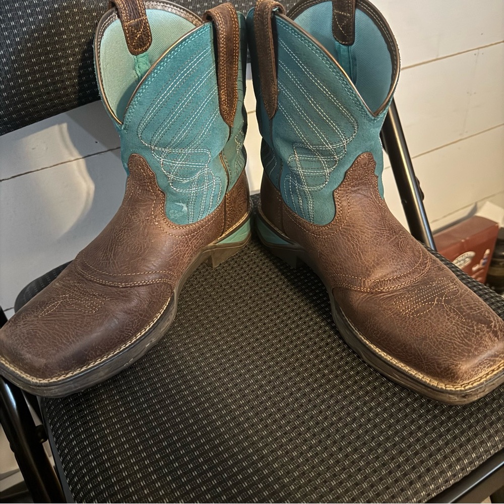 Ariat Anthem Shortie Square Toe Women’s Pull On Boot Size 9 - Picture 2 of 5